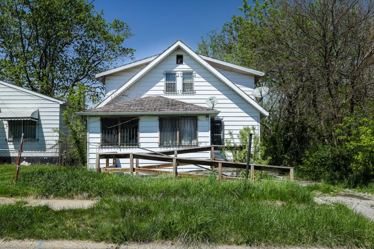 1005 E York Ave, Flint photo 2