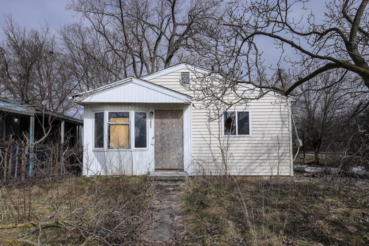 1069 E York Ave, Flint photo 2