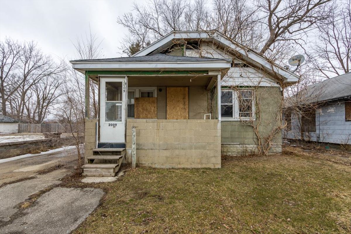 2009 Maryland Ave, Flint photo 2