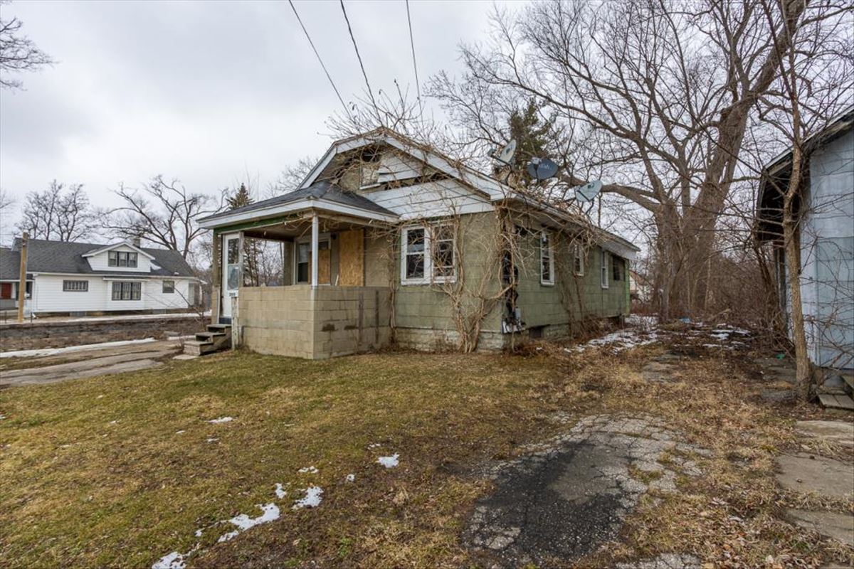 2009 Maryland Ave, Flint photo 3