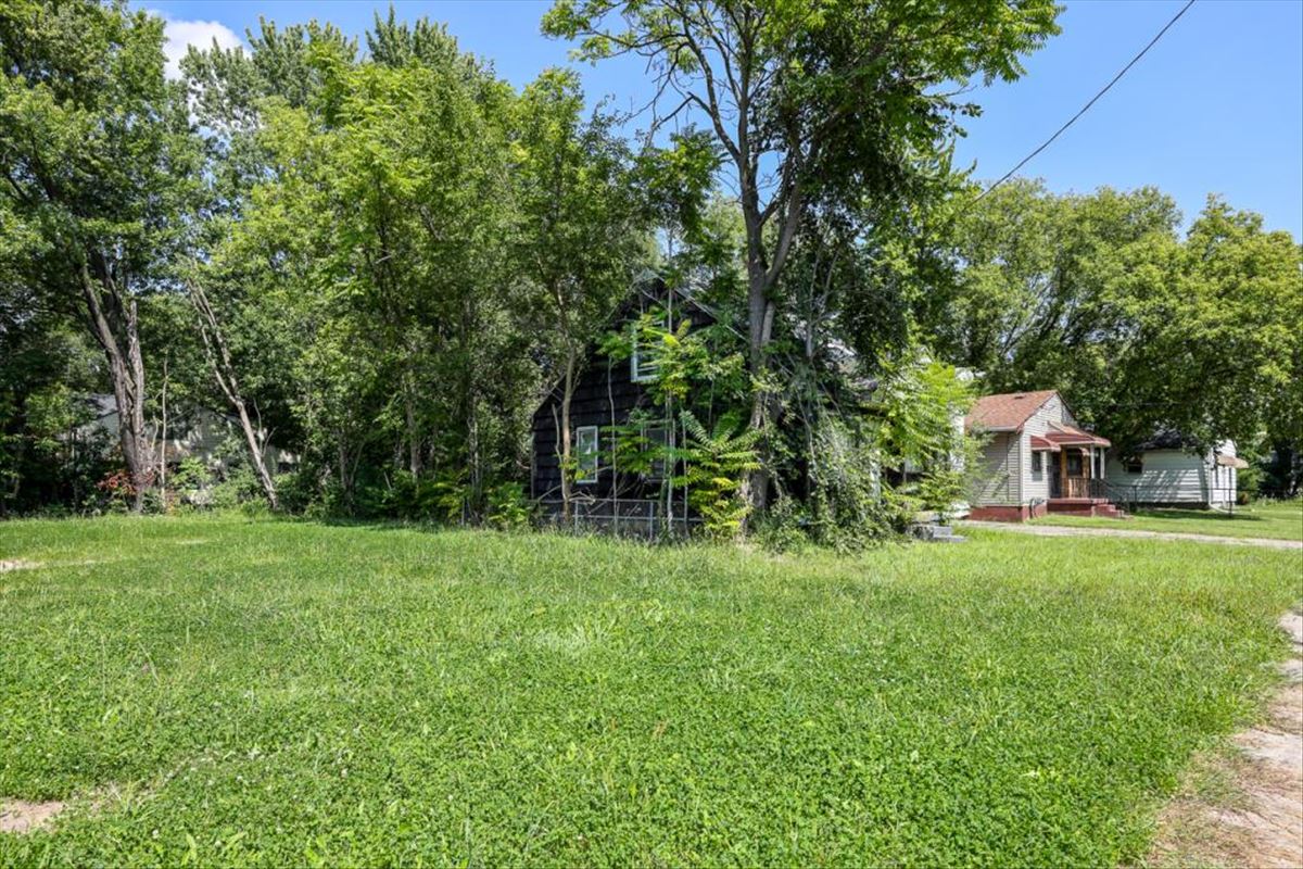 2114 W Pasadena Ave, Flint photo 2