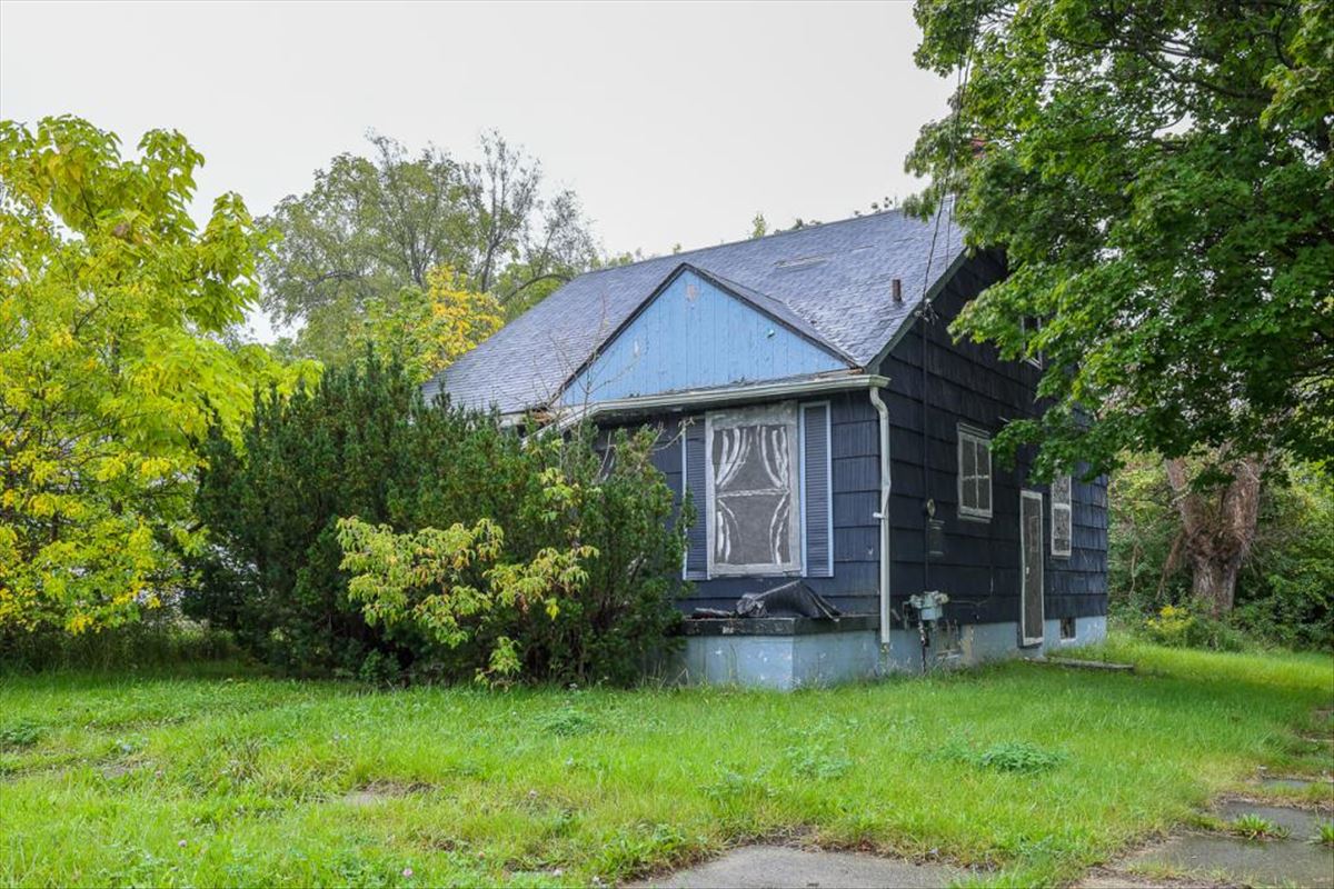 602 E Gracelawn Ave, Flint photo 2