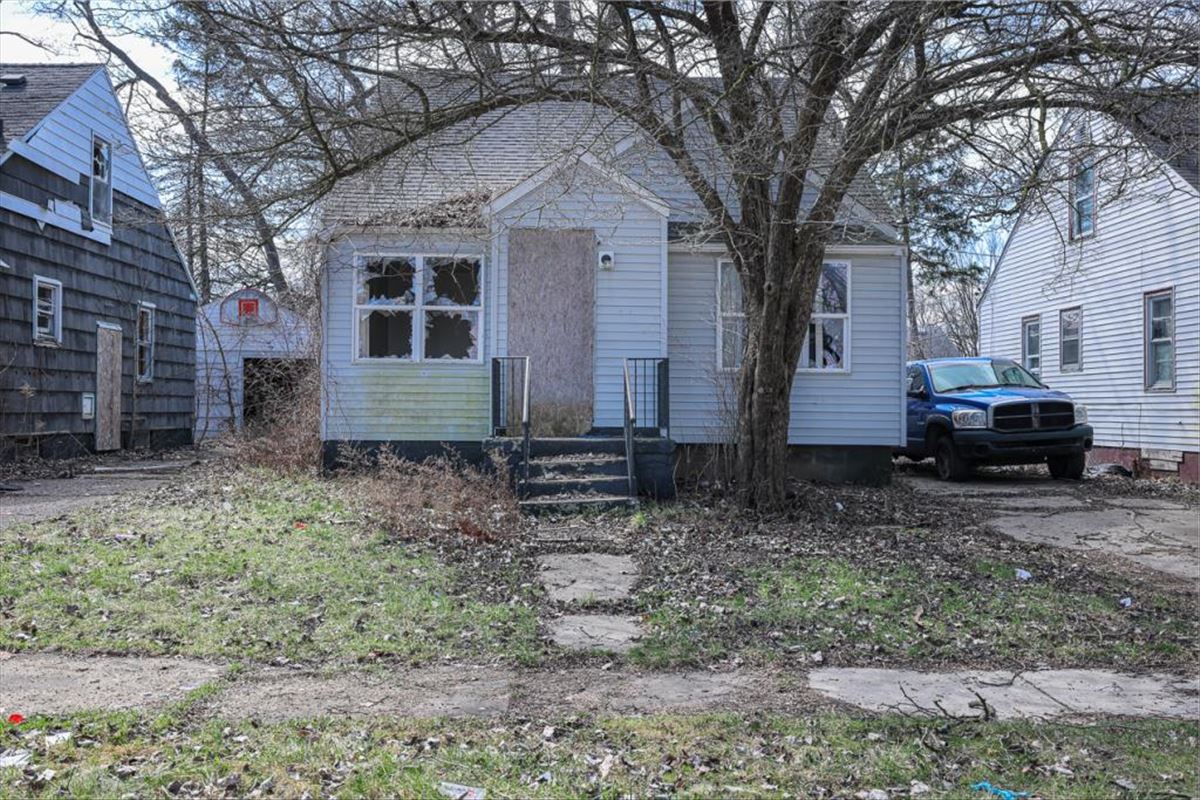 621 W Pulaski St, Flint photo 2
