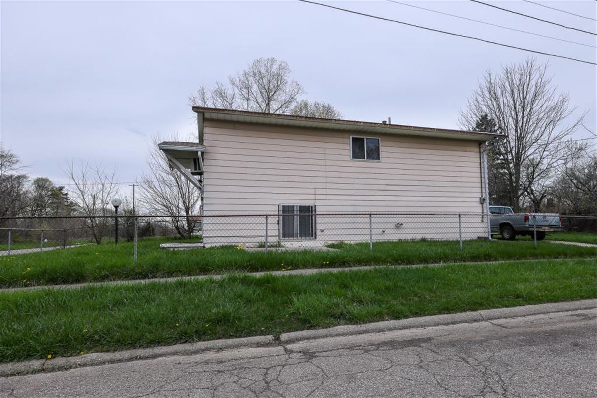 779 E Russell Ave, Flint photo 3