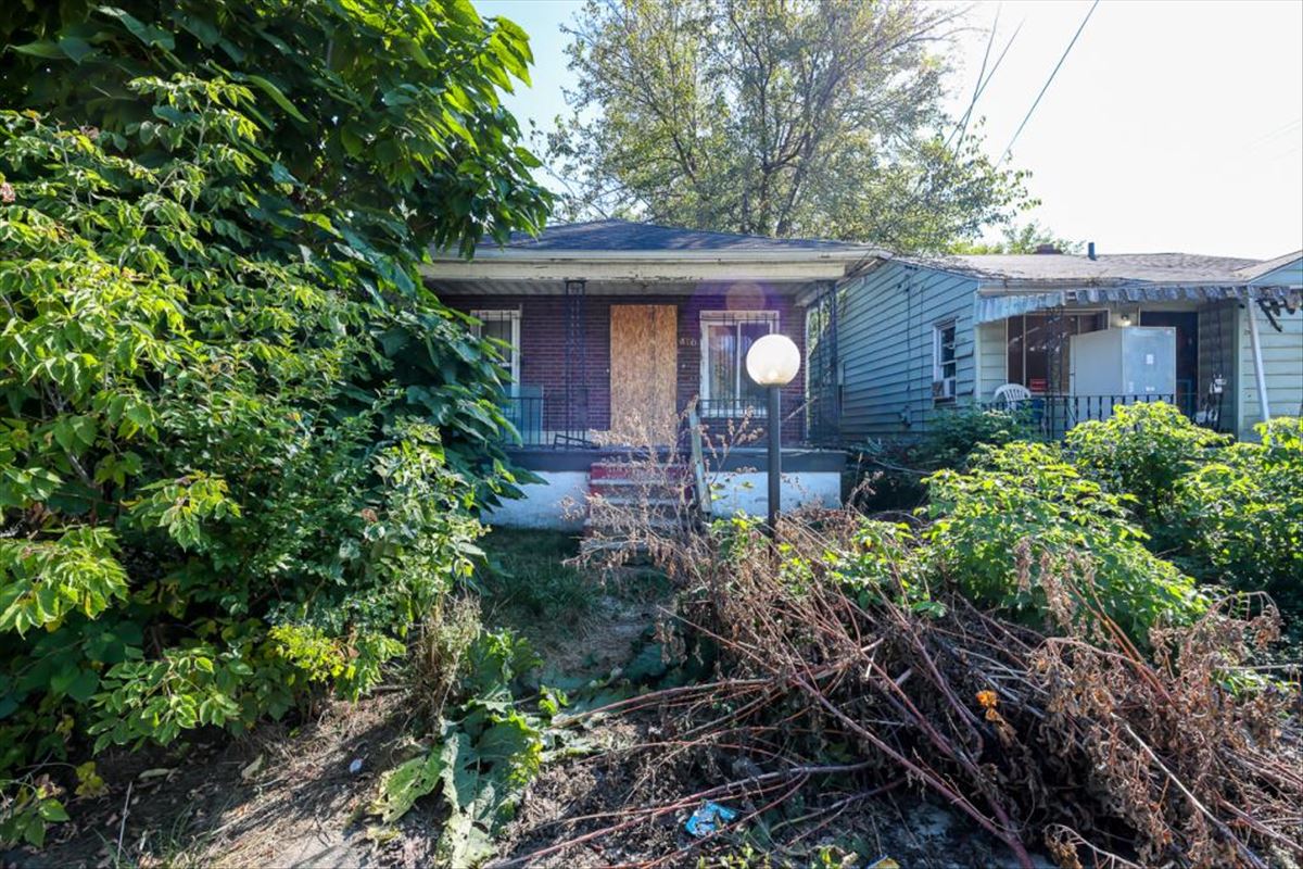 806 Carton St, Flint photo 2