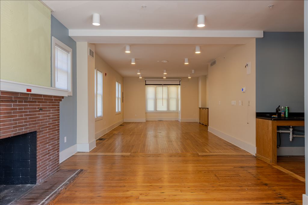 924 Eddy St - Commercial Space